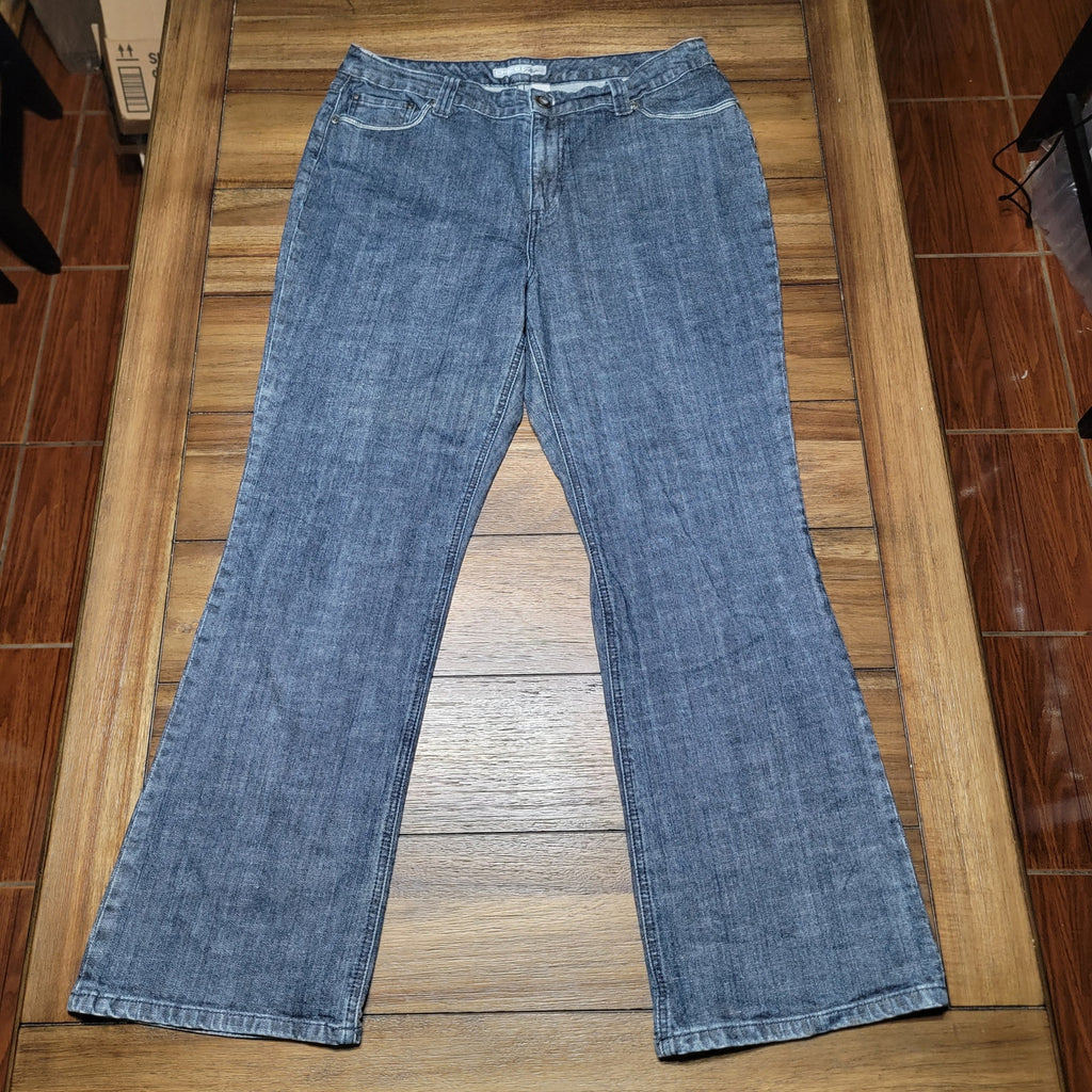 Chico's Platinum Straight Denim Jeans w/ Back Pocket Bling - Size 2.5 Short